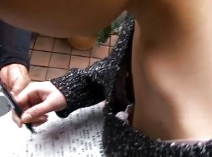 Candid downblouse video of a fabulous Asian diva.